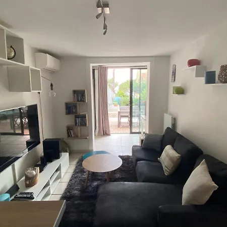 Entier T2 Climatise, Parking Gratuit, Jardin, A 2min A Pied Apartment